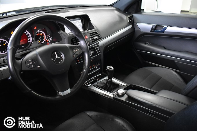 MERCEDES-BENZ E 220 CDI Coupé BlueEFFICIENCY Avantgarde